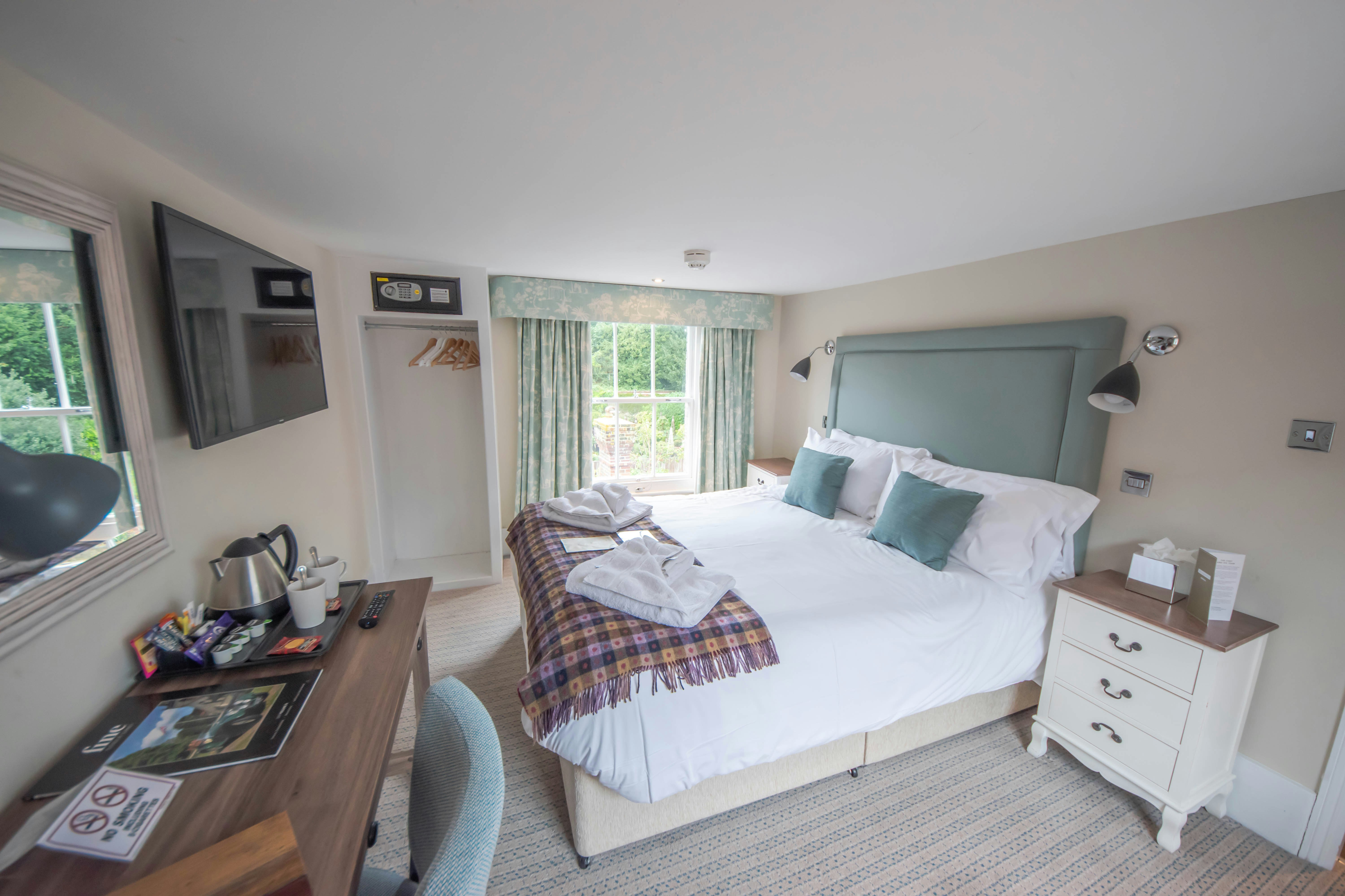 Norfolk Arms Hotel 24/55