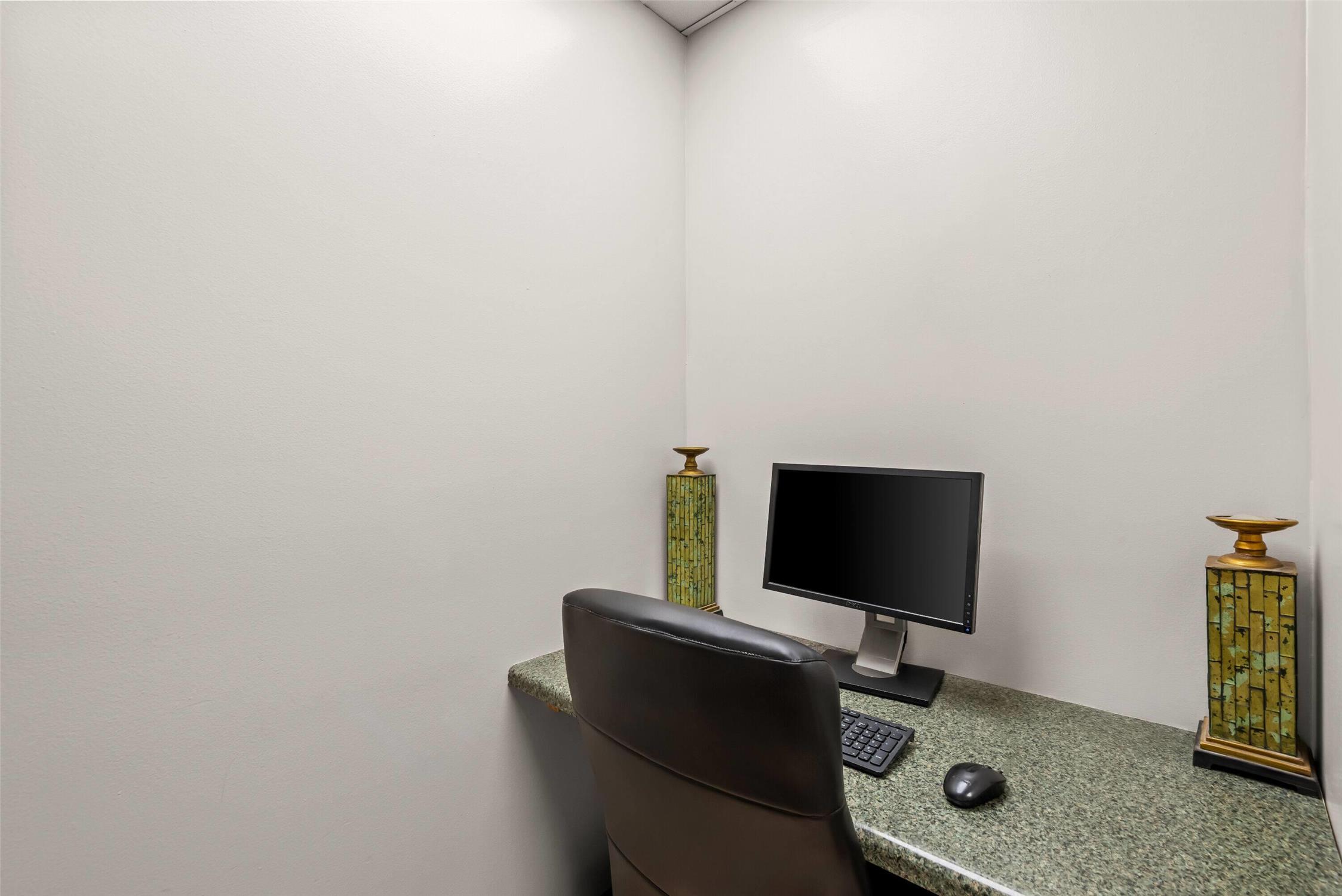 Days Inn & Suites By Wyndham Cedar Rapids 19/27