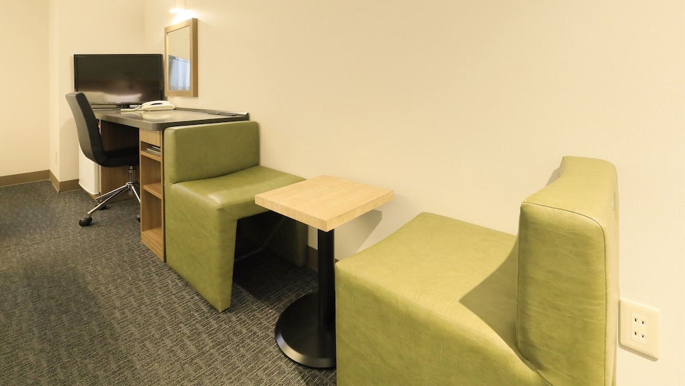 Atsugi Urban Hotel 70/71