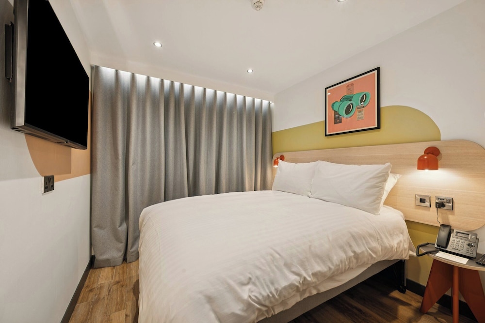 Double Bed, No Window