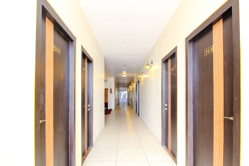 Hotel R B International 写真4