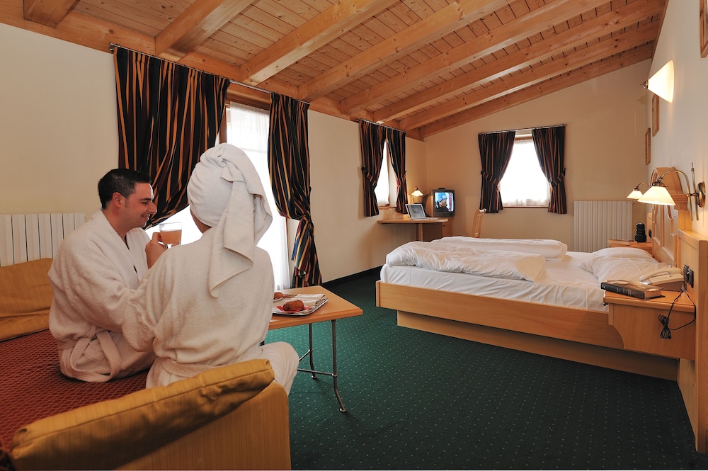 Hotel Touring 34/77
