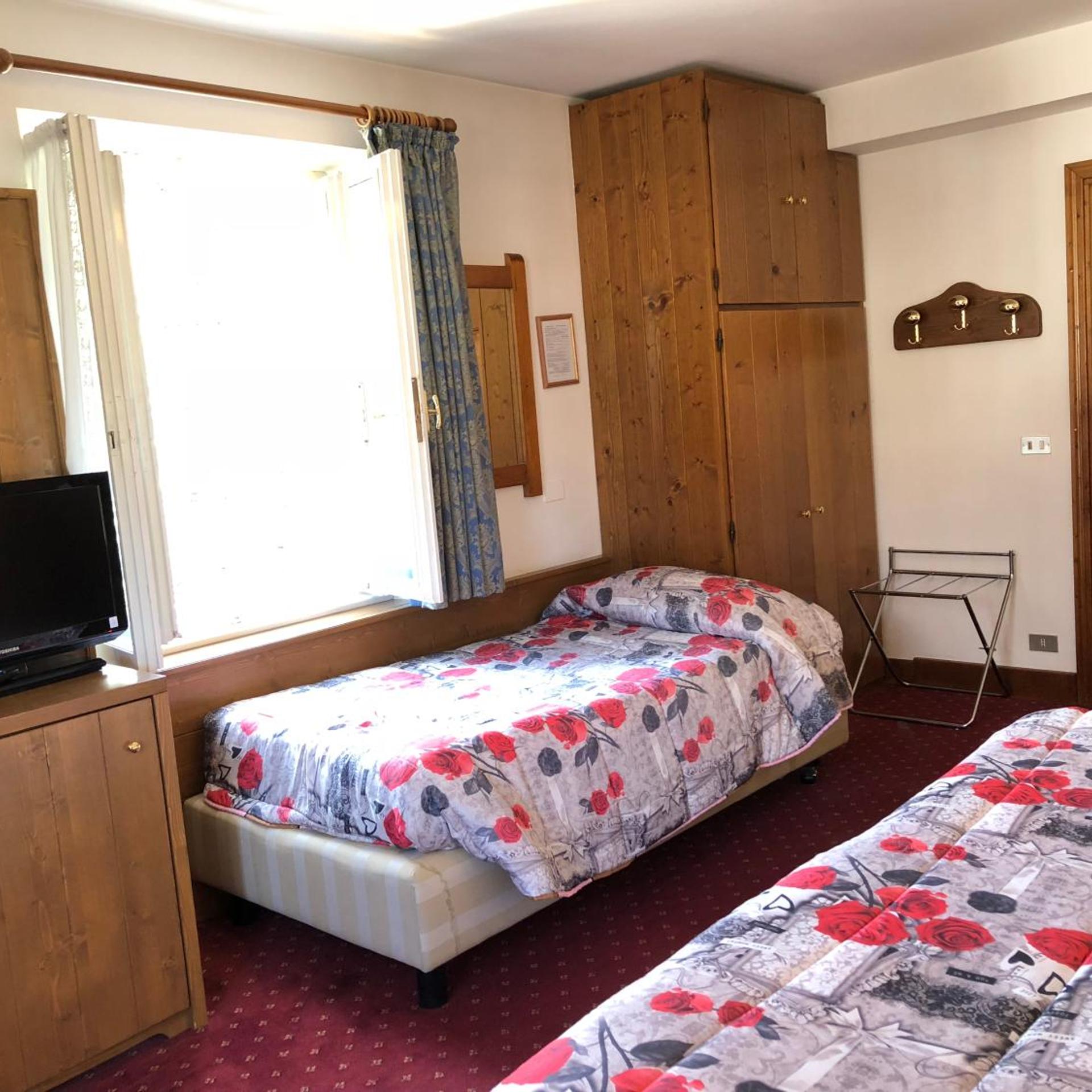 ROOM, TRIPLE, BALCONY