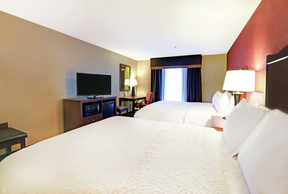 Hampton Inn and Suites Milwaukee Franklin 16/44