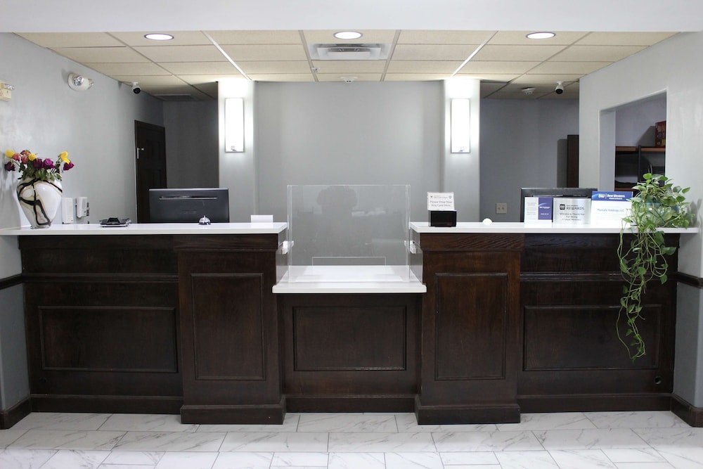 Best Western Medical Center North Inn and Suites Near Six Flags 6/37