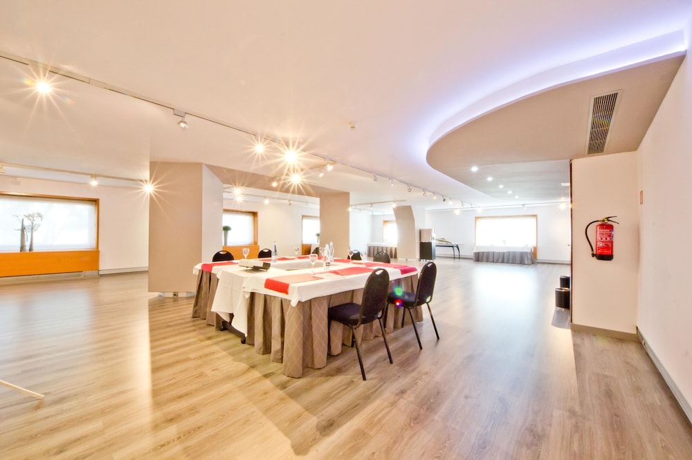 Aparthotel Atenea Valles 50/62