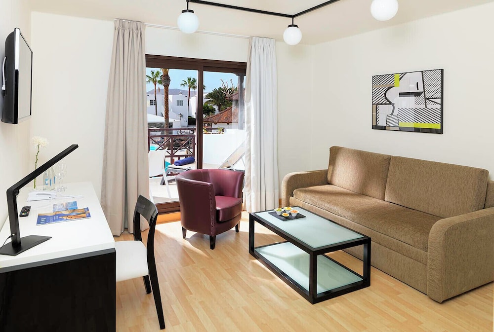 H10 White Suites - Adults Only 50/70