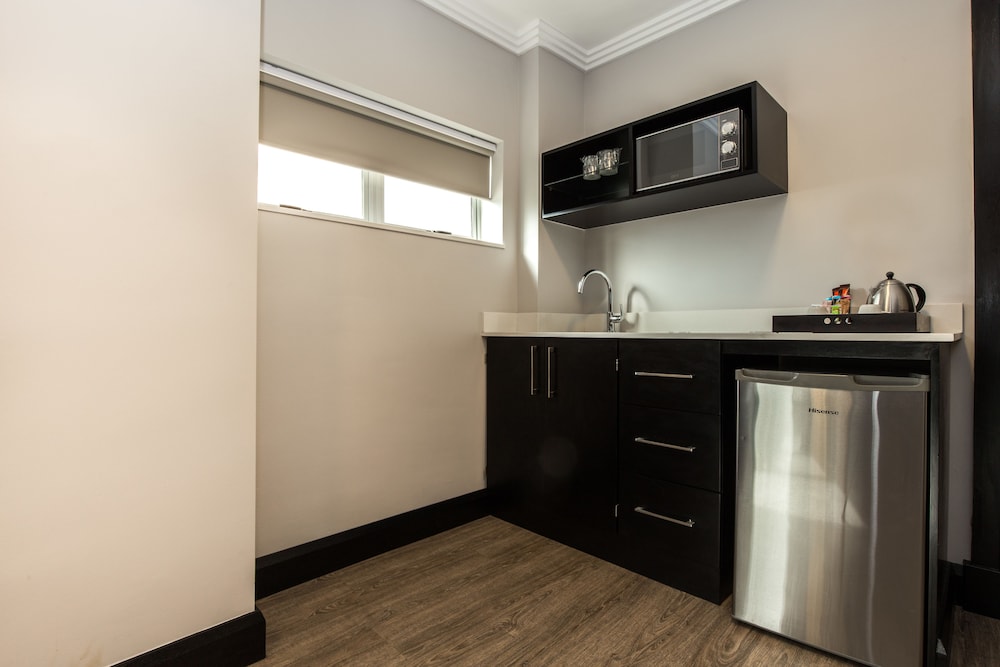 Belaire Suites 7/50