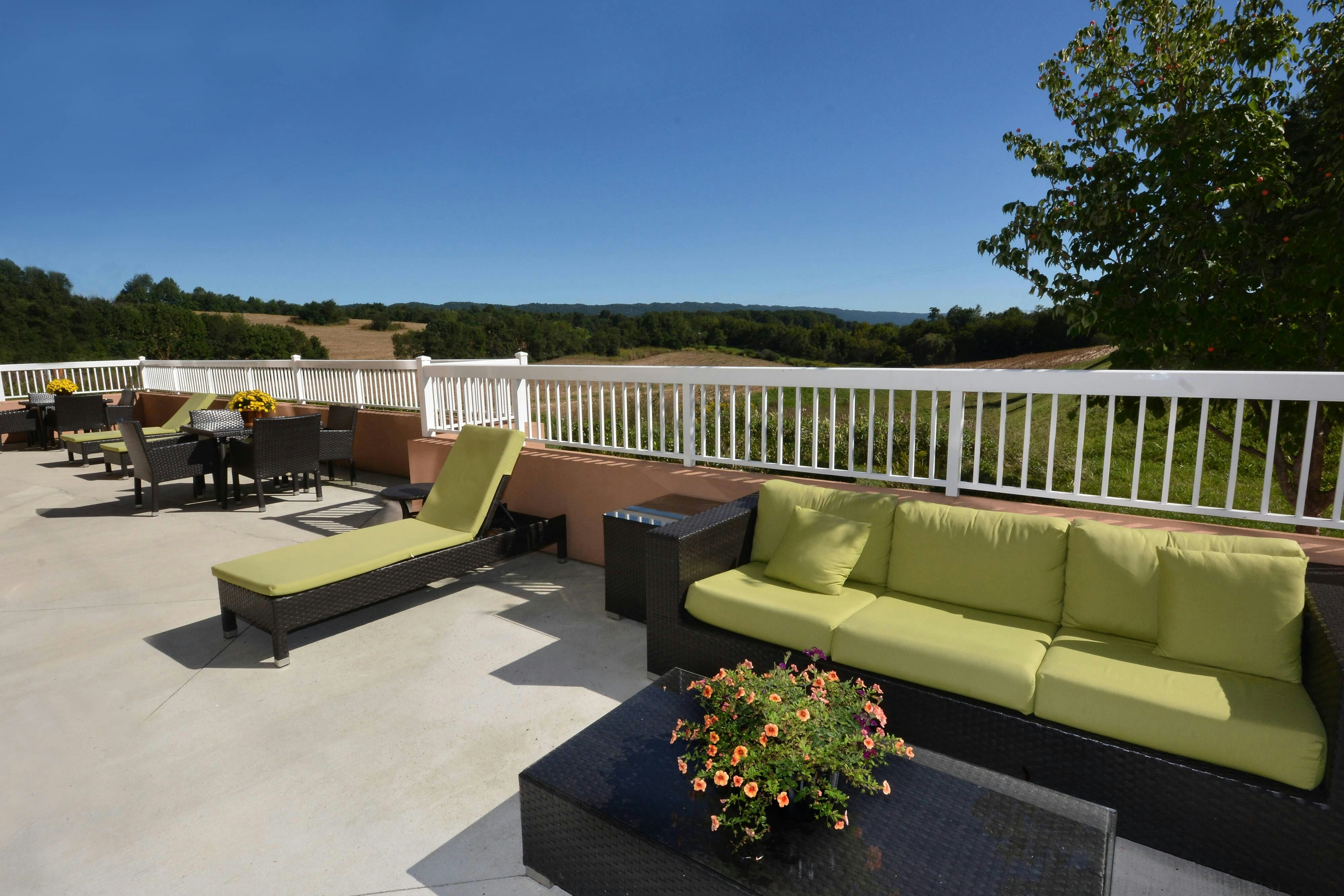 Fairfield Inn Suites Wytheville 24/36