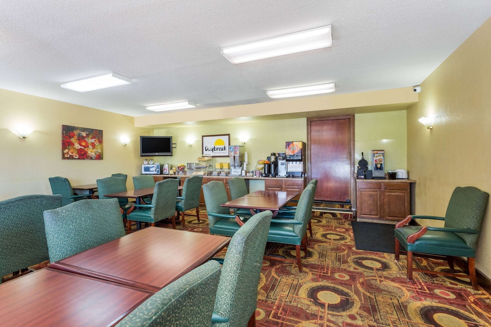 Days Inn Suites By Wyndham Rocky Mount Golden East 37/56