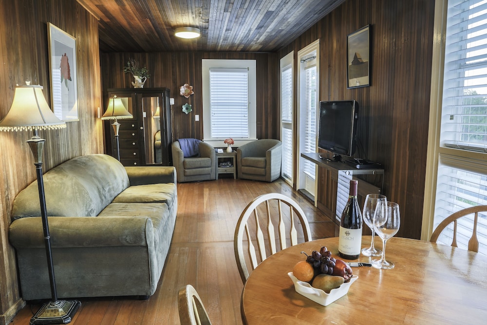 The Inn at Schoolhouse Creek 42/64