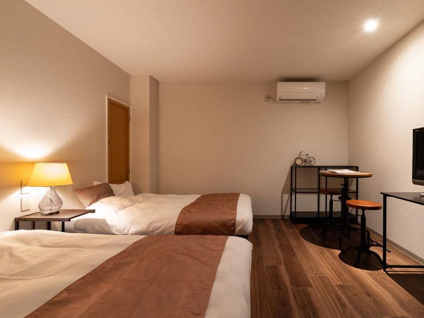 Japanese, Twin Beds, Lake Side, Lake View, Bathtub