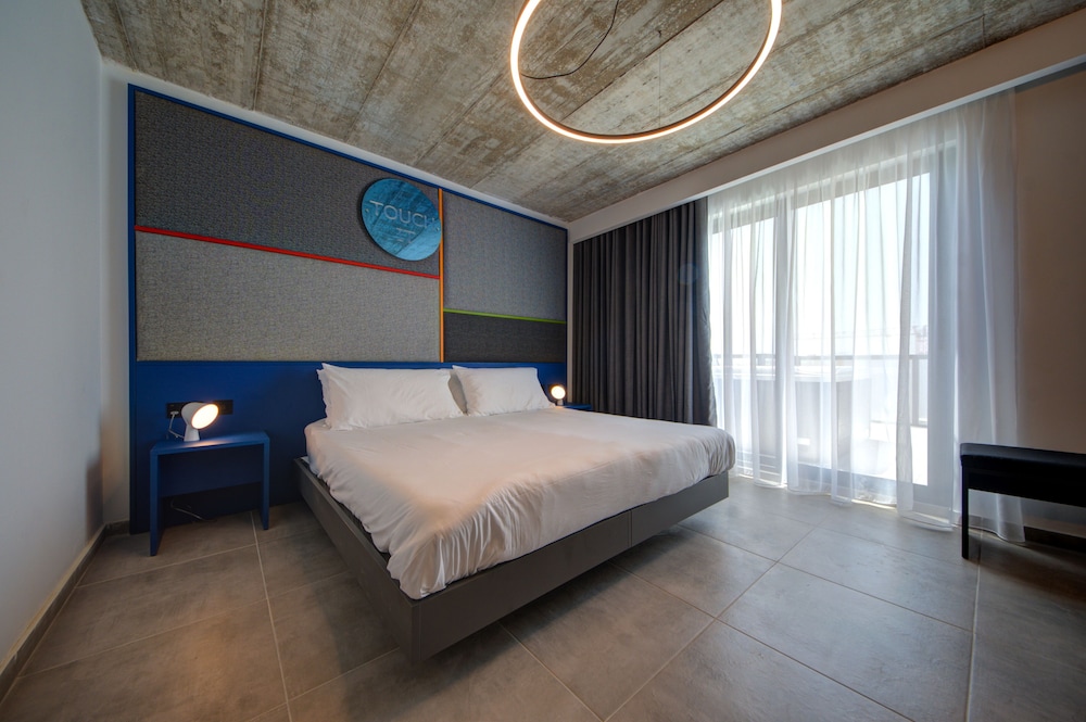 IKYK HOTEL 17/49