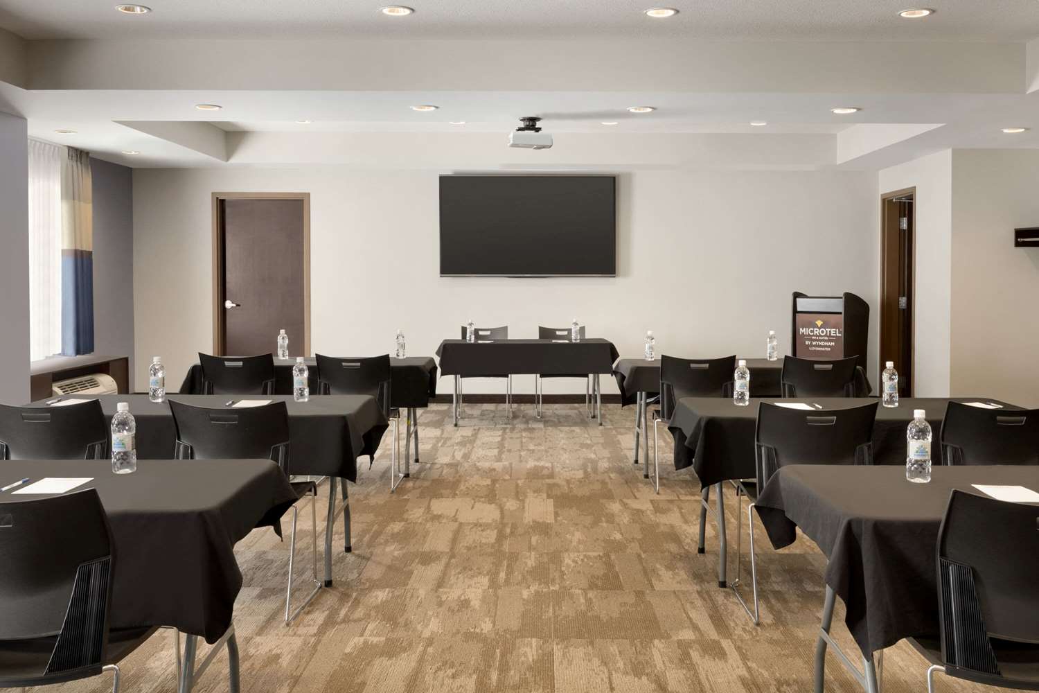 Microtel Inn And Suites By Wyndham Lloydminster 18/25