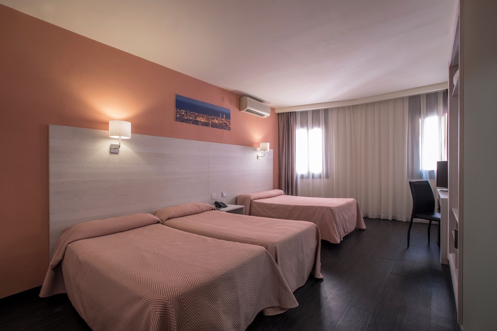 STANDARD, TRIPLE, 3 BEDS