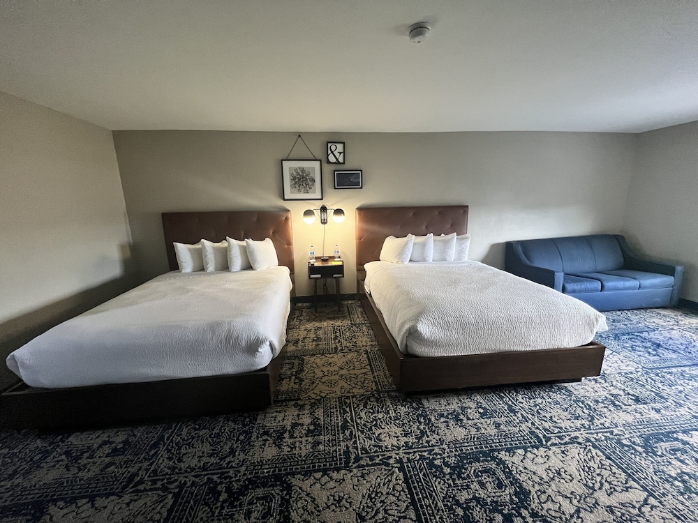 غرفة تقليدية بسريرين كوين، Four Points by Sheraton Greensboro Airport 4/8