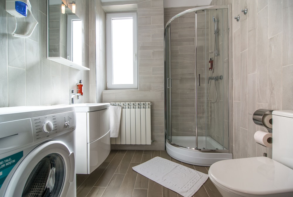 2 Bedrooms, Senior, Apartment
