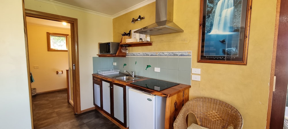 EASTERN REEF COTTAGES 9/56