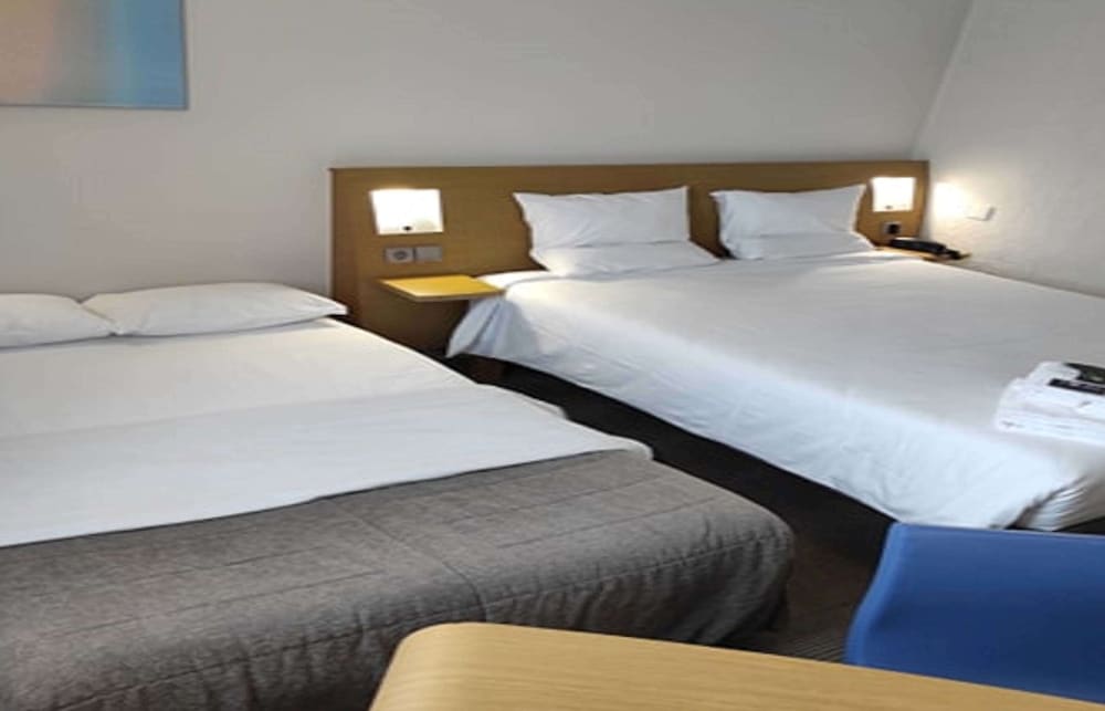 NOVOTEL BAYEUX 18/81