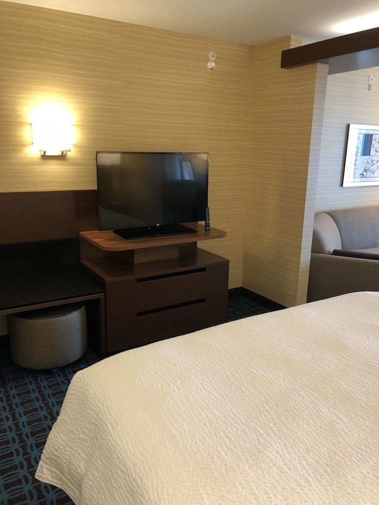 Fairfield Inn Suites Decorah 11/31