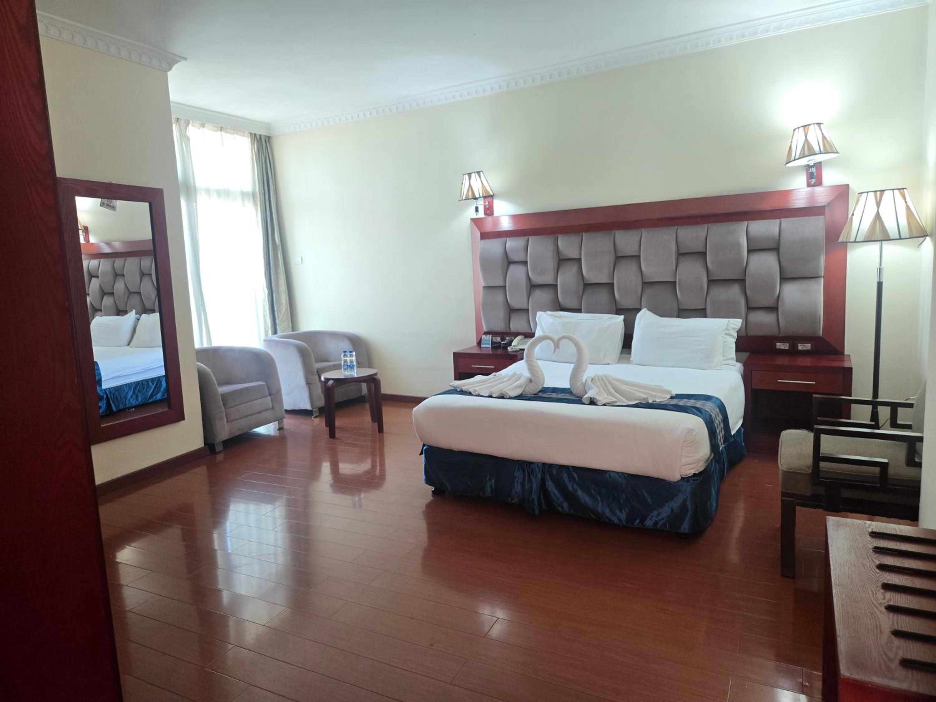 Blue Birds International Hotel 5/50