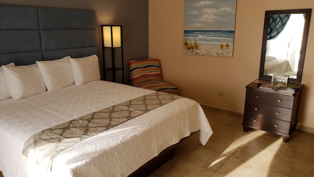 Combate Beach Resort Ex Parador 7/50