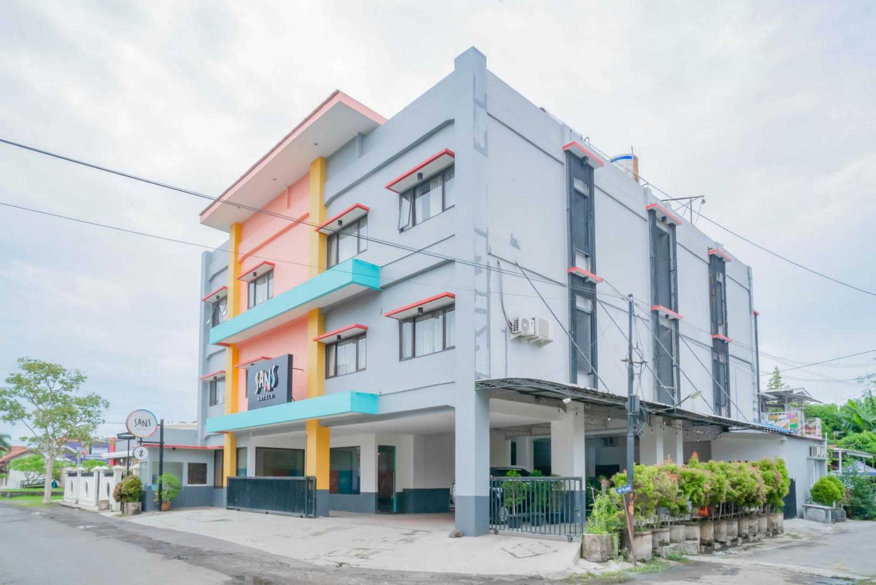 Sans Hotel Widarasari Cirebon 4/55