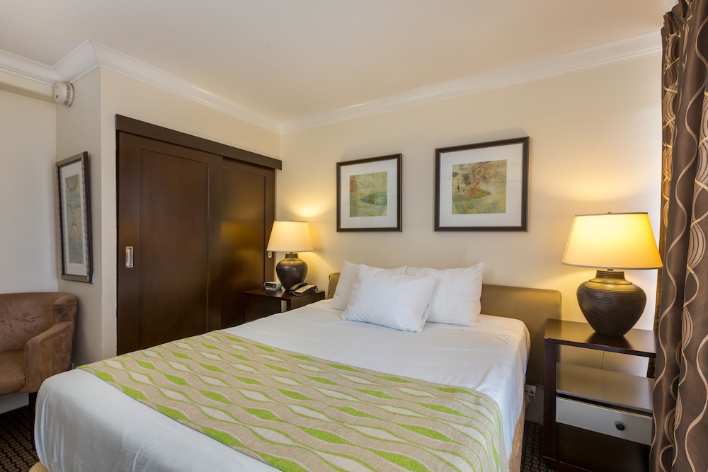 Regency on Beachwalk Waikiki by OUTRIGGER 20/50