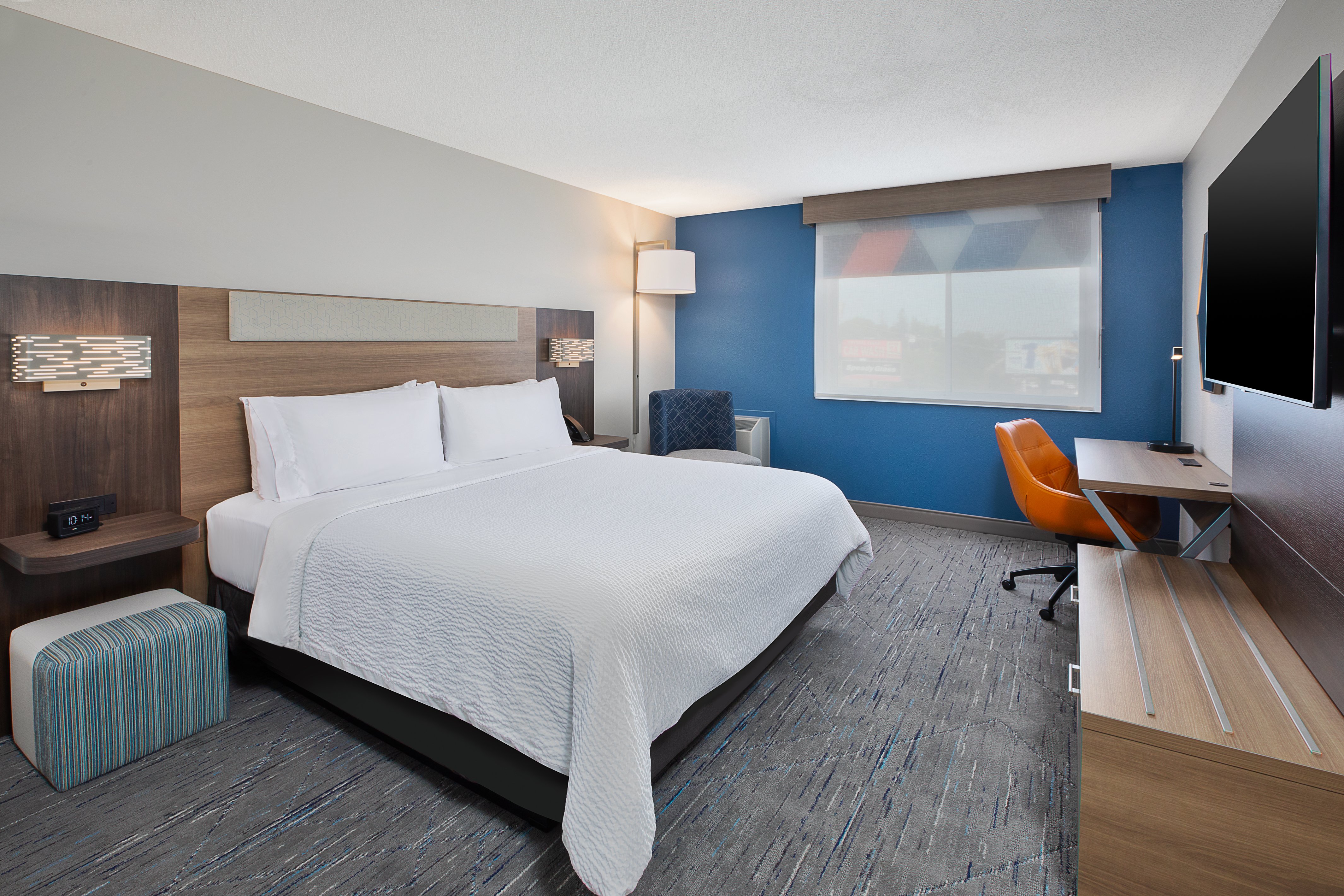 Holiday Inn Express Suites Fredericton 33/76