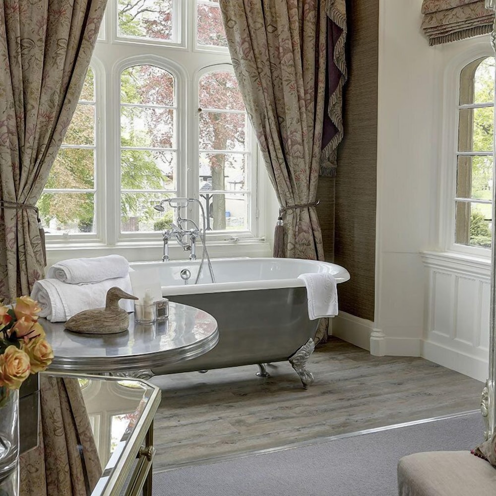 Falcon Manor Hotel 29/49