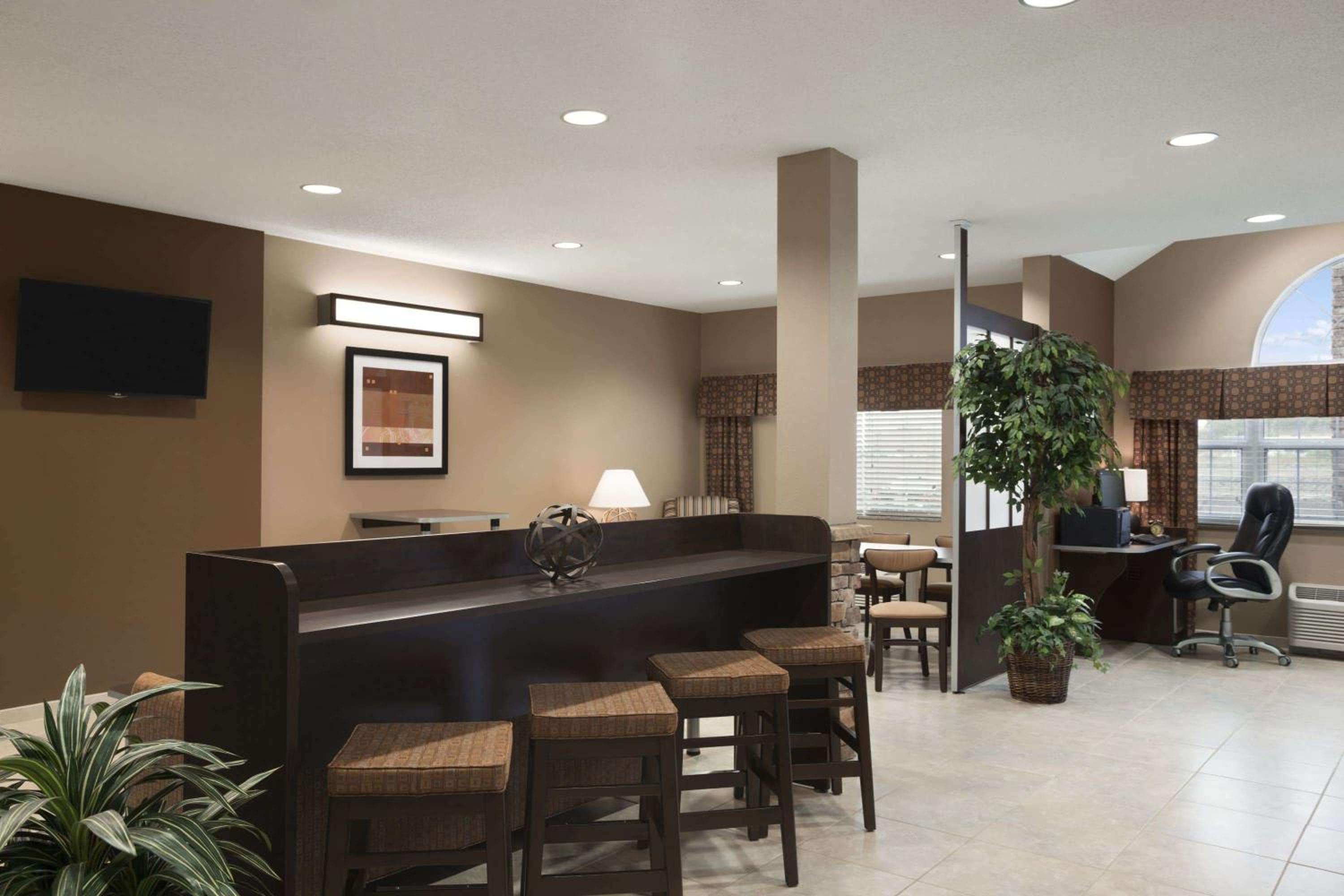 Microtel Inn & Suites thumb 2