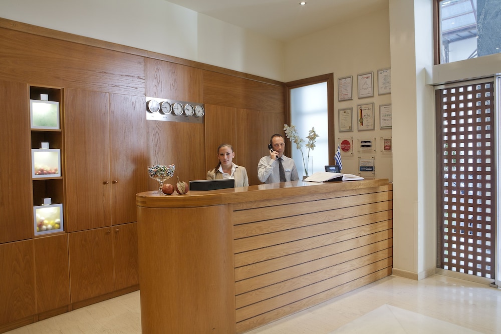 Plaka Hotel 7/38