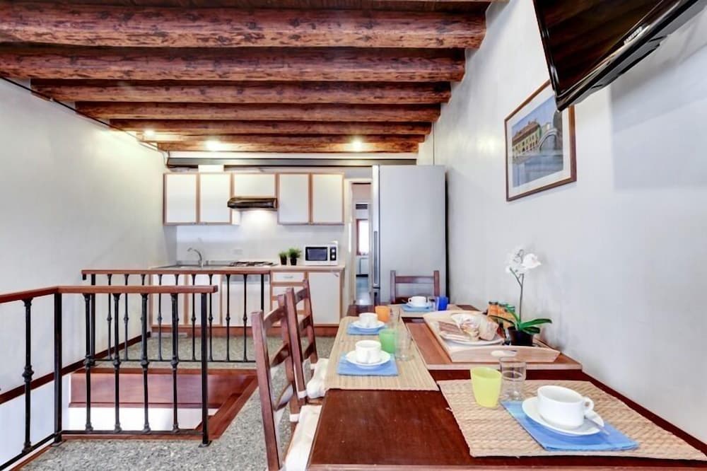Guggenheim Collection Venice Apartment 13/17