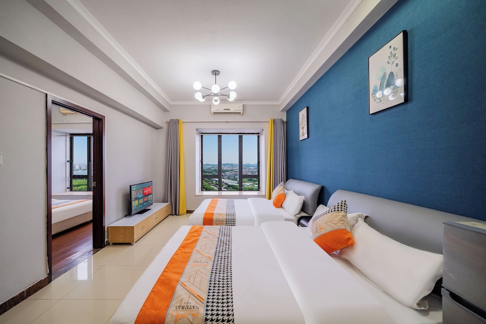 BUSINESS, SUITE, MULTIPLE BEDS