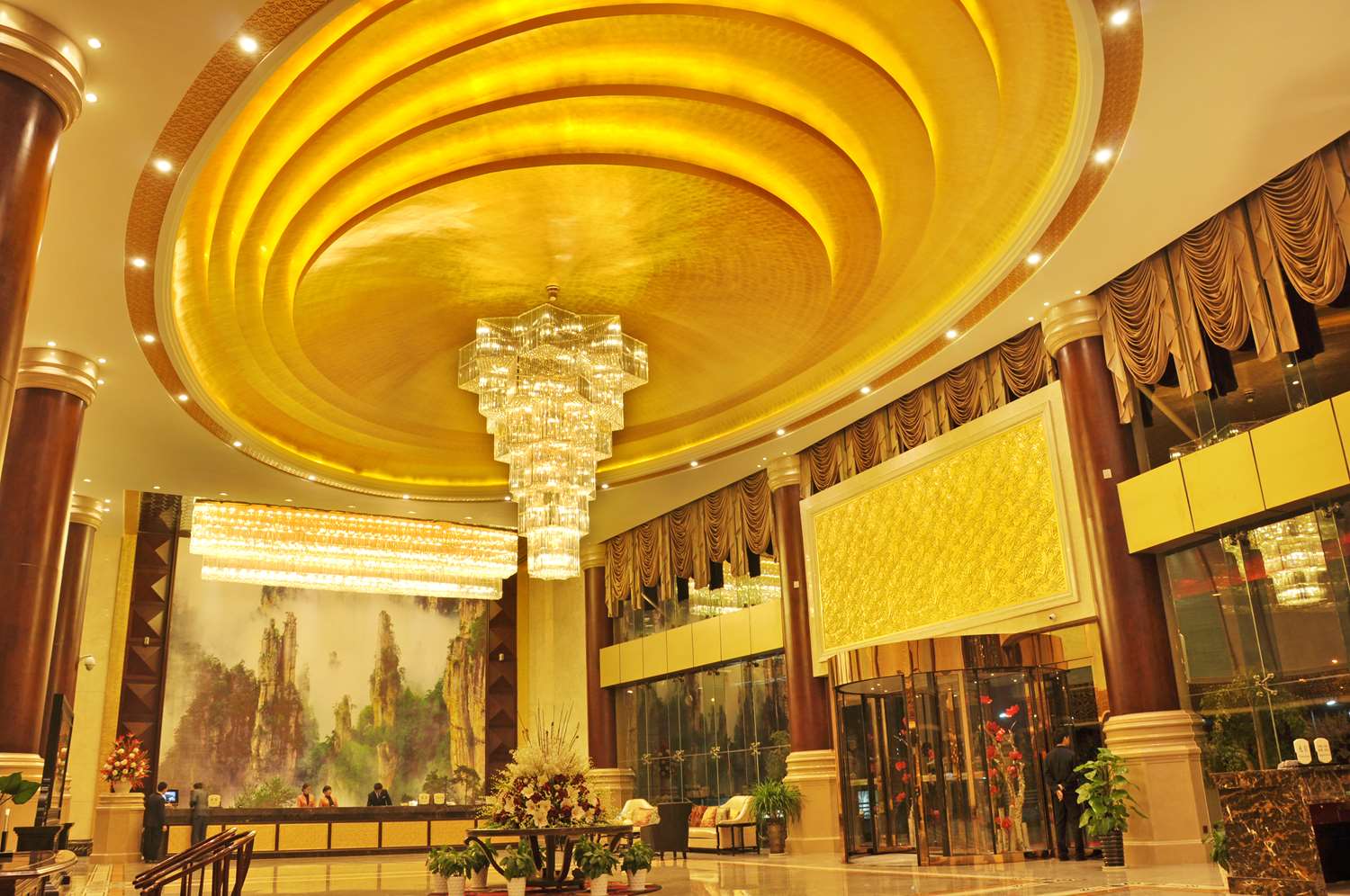 Grand Hotel Zhangjiajie 2/16