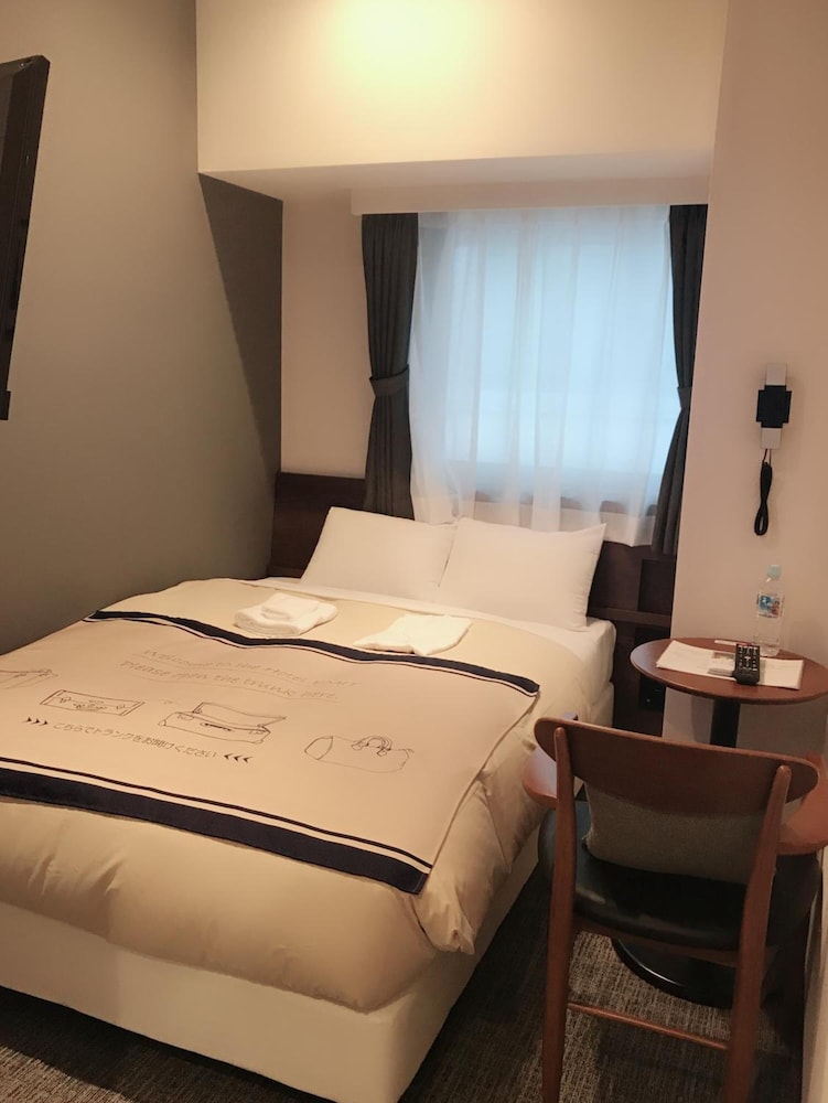 ROOM, SINGLE