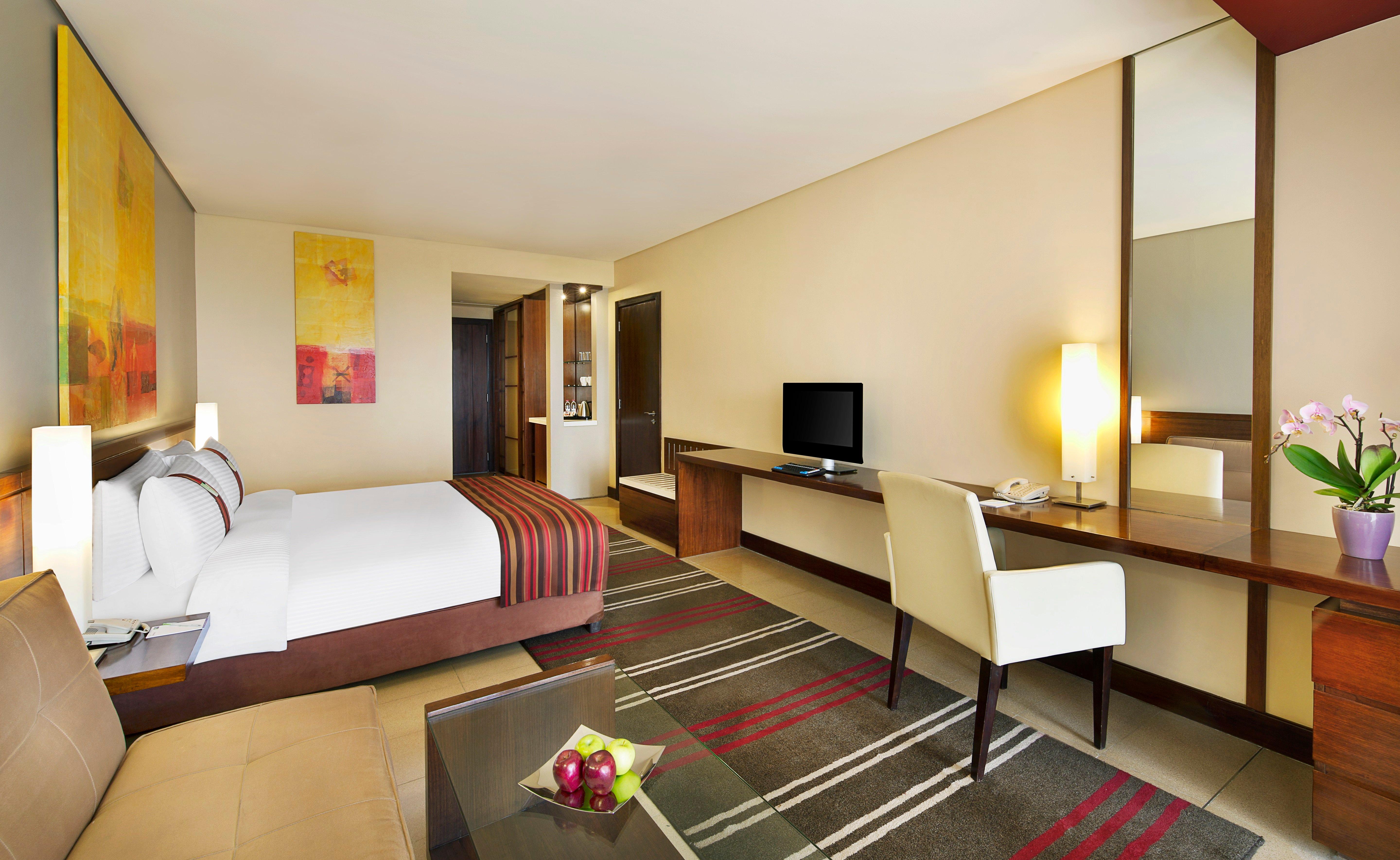 غرفة بسرير كينج بإطلالة على البحر، Holiday Inn Resort Dead Sea 2/4