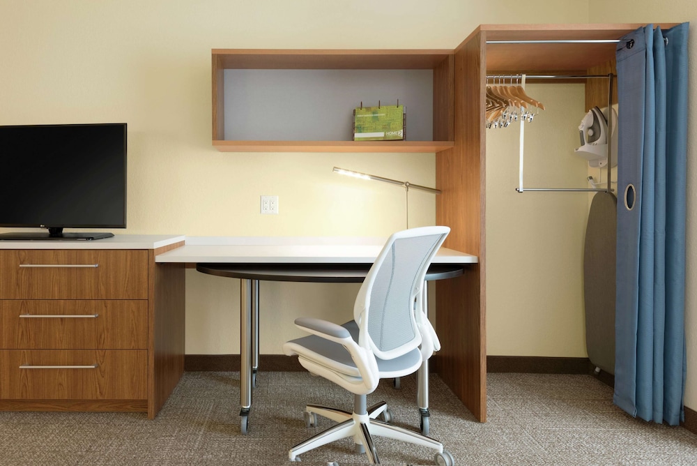 Home2 Suites By Hilton Milwaukee Airport 32/41