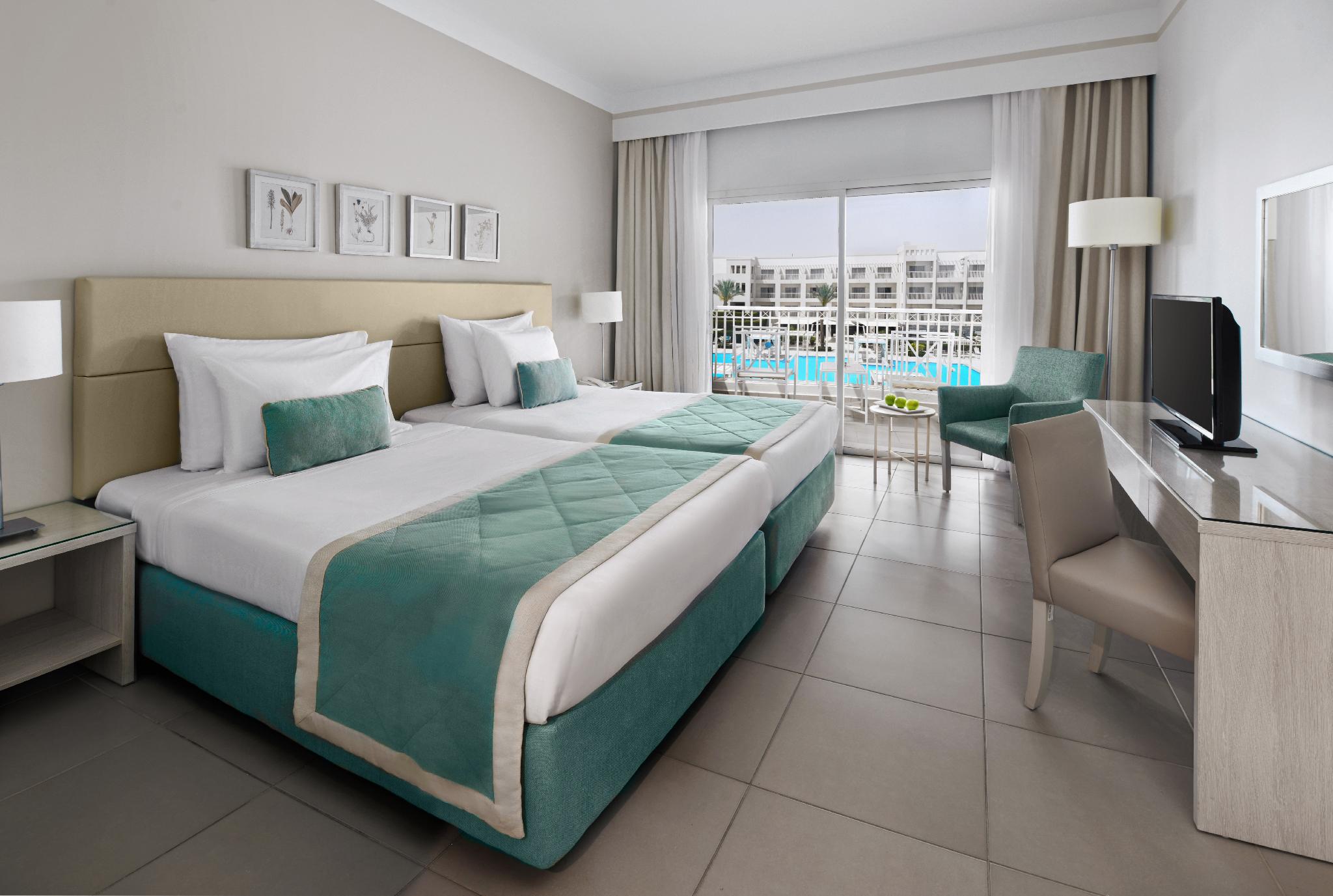 SUPERIOR POOL VIEW ROOM