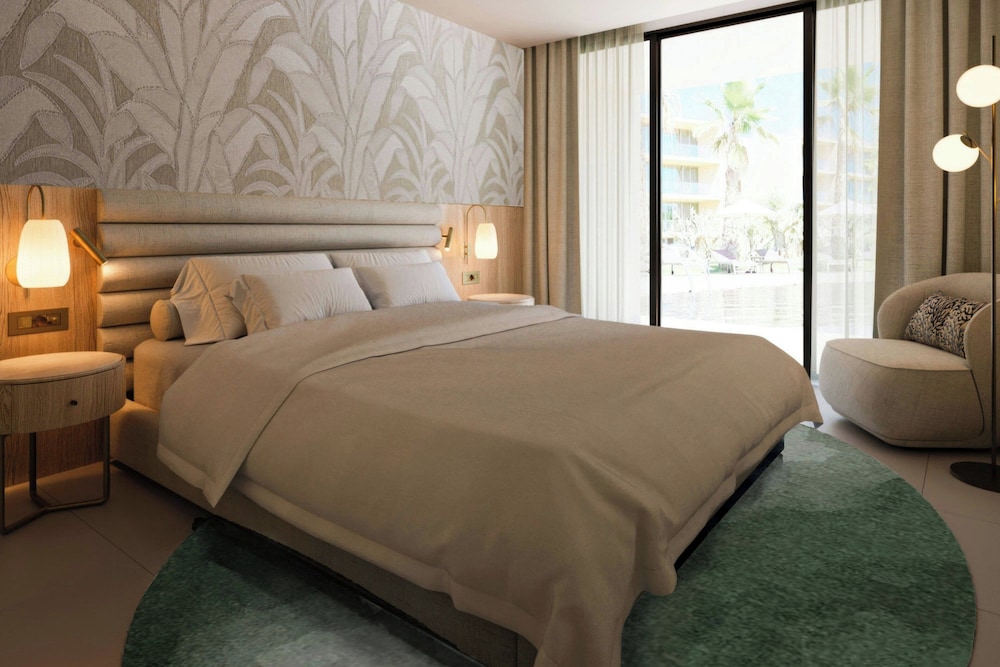 2 Bedrooms, Suite, 2 Double Beds, Pool View