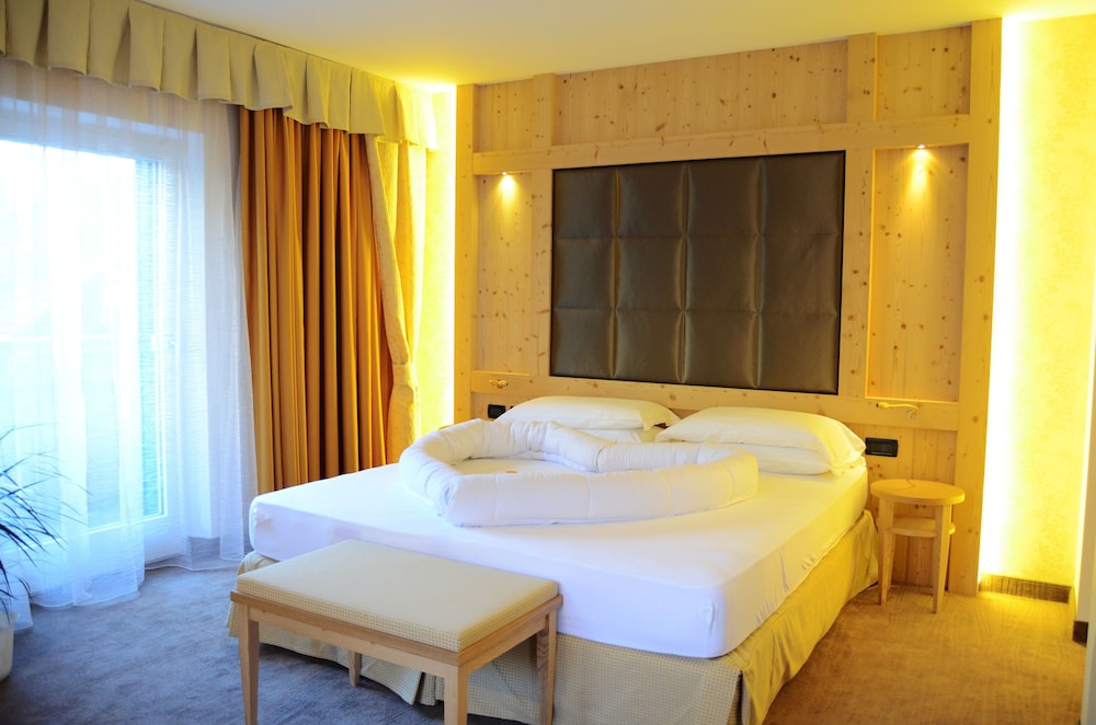 HOTEL LADINA 18/56