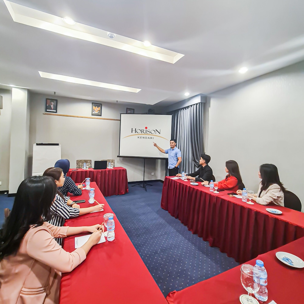 Horison Kendari 14/19