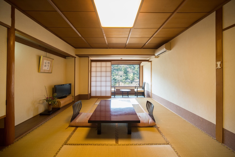 Momiji Ya Honkan Takaosansou 5/47