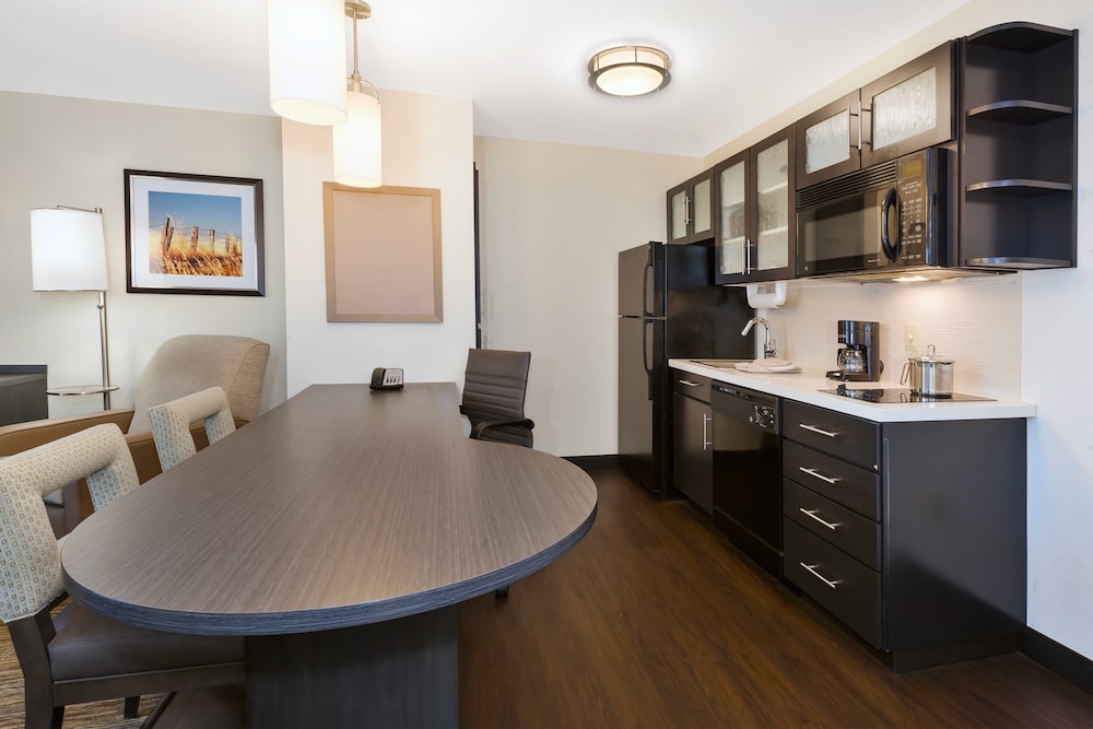 CANDLEWOOD SUITES POLARIS 32/39
