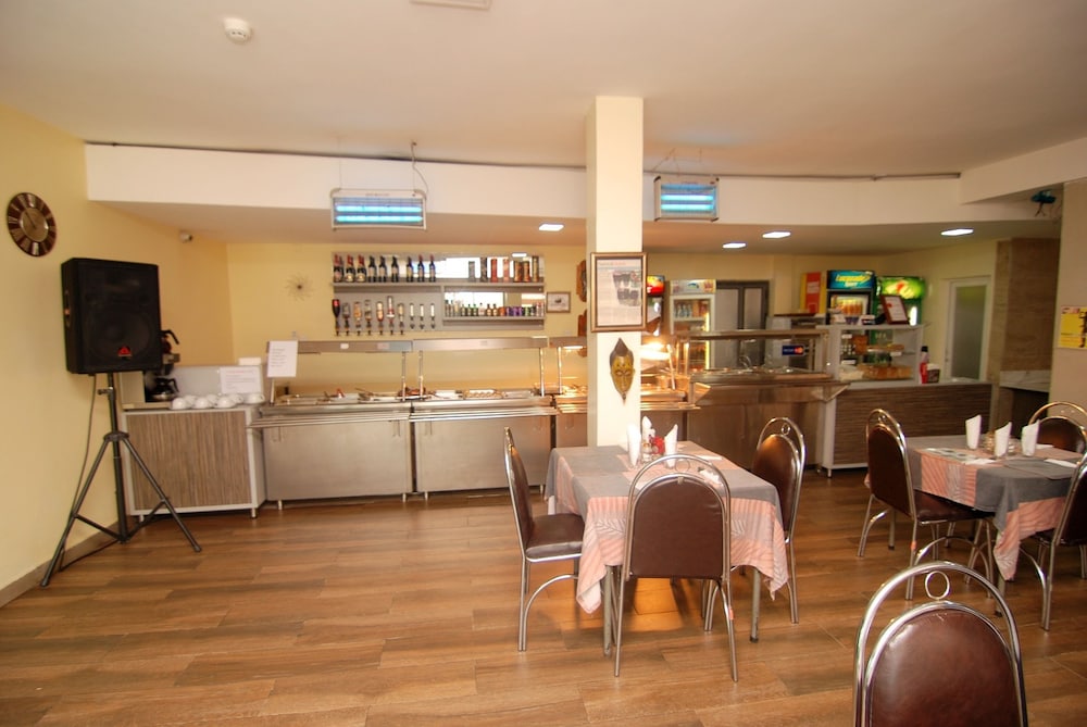 Hotel Rosebud 39/50