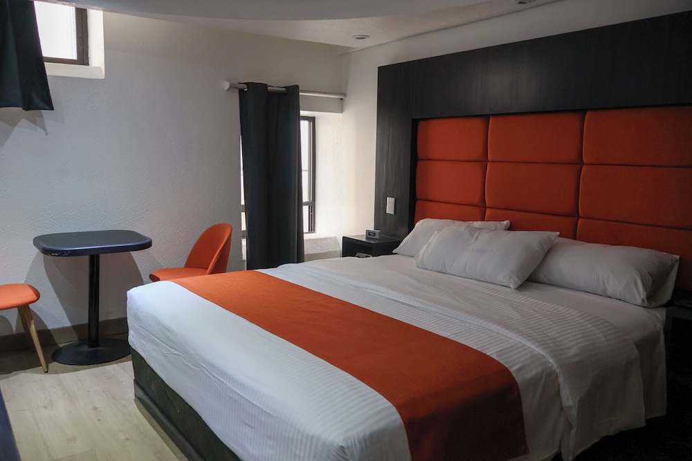 ROOM, SINGLE, KING BED