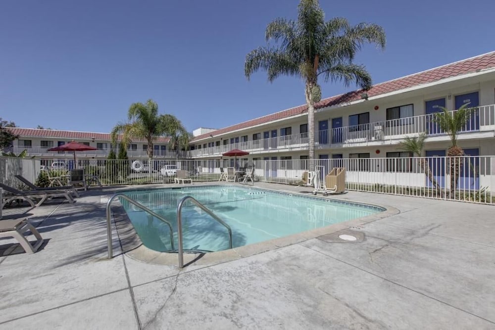 Motel6 Corona, CA - Norco