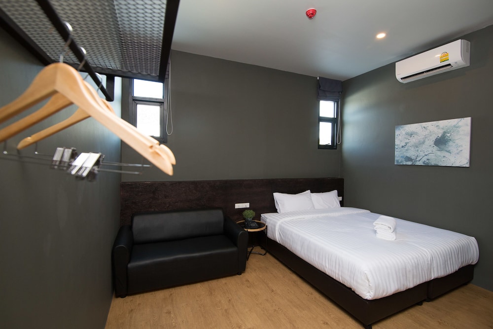 The Arbern Hostel x Bistro 27/50