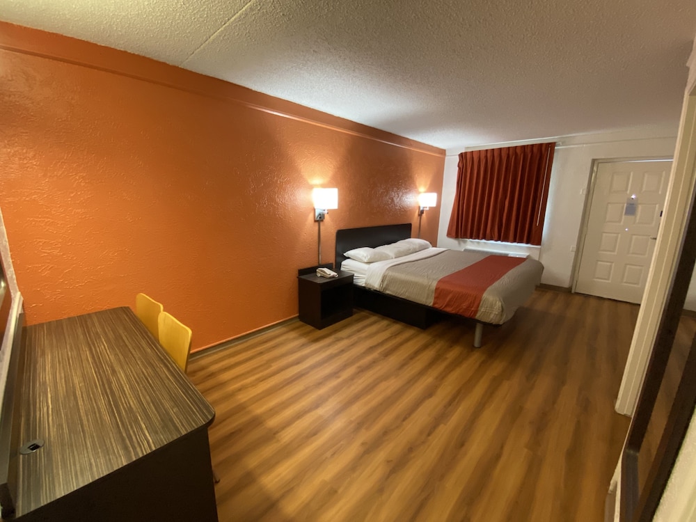 Motel6 Beaumont, TX 30/61