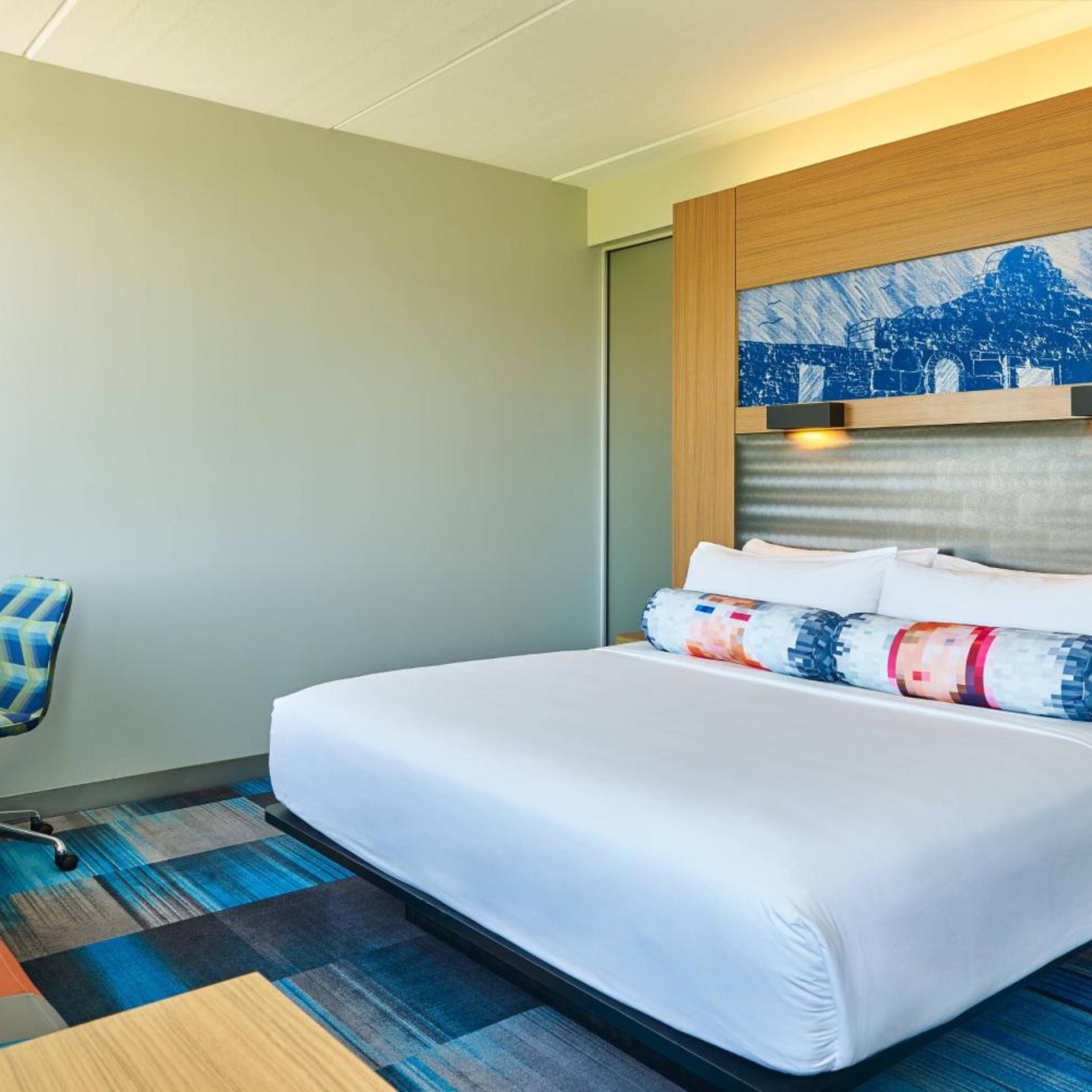 Aloft, Guest Room, King Bed